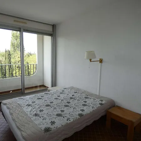 2 Pièces Avec Piscine Proche - Fr-1-328-280 *