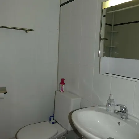 2 Pièces Avec Piscine Proche - Fr-1-328-280 *