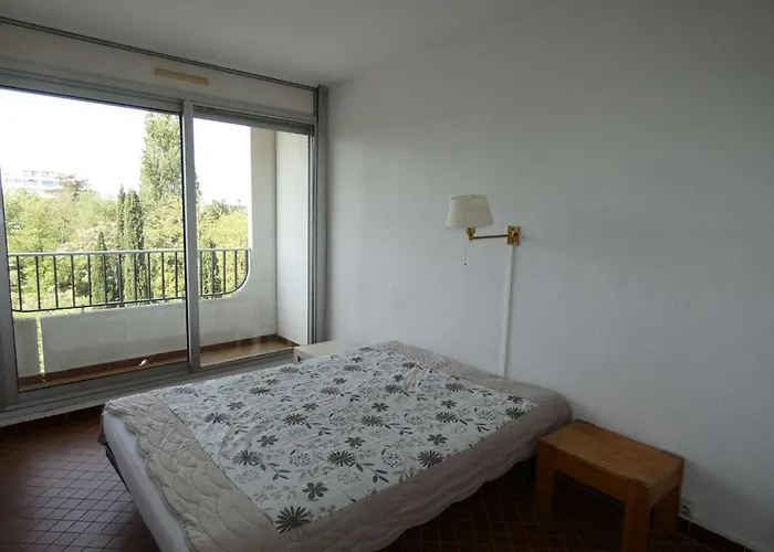 2 Pieces Avec Piscine Proche - Fr-1-328-280 *