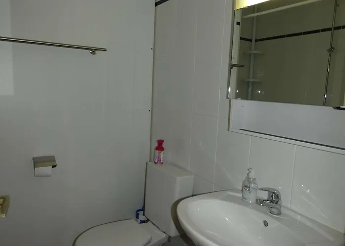 2 Pieces Avec Piscine Proche - Fr-1-328-280 *